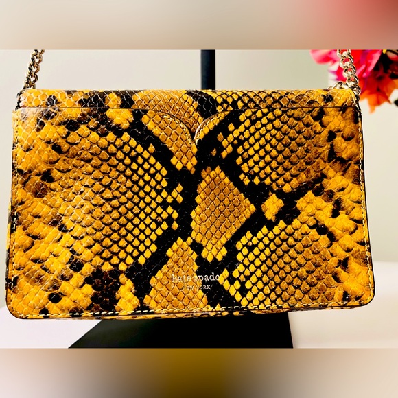 ♠️ Kate Spade ♠️ Snake Embossed Small Turn Lock Crossbody Bag with Chain Strap - Picture 4 of 13